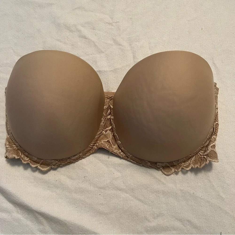 Elegant Lace Strapless Bra in Tan